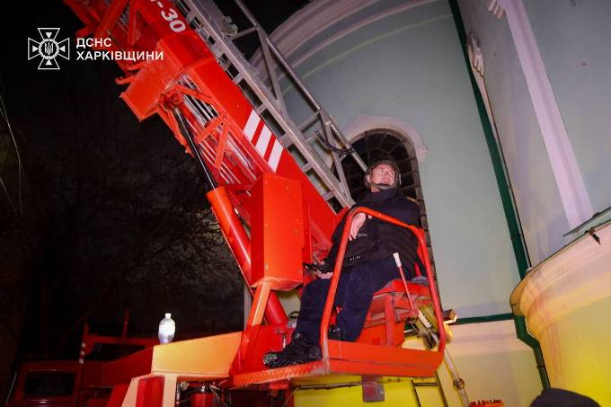 Новини Харкова: пожежа після удару БпЛА в центрі